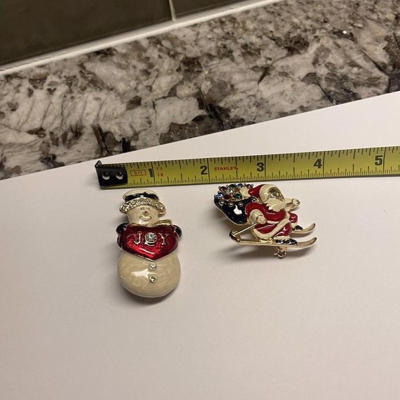 Lot Of 2 Gold Tone Christmas Holiday Brooch Pins Enamel Santa On Sleigh /Snowman - Picture 4 of 11